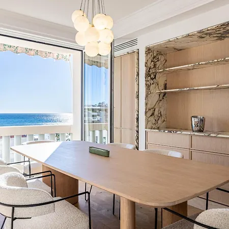 1974 - Luxurious 3 Bedrooms - Sea View & Parking Cannes