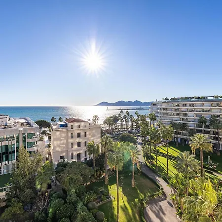 1974 - Luxurious 3 Bedrooms - Sea View & Parking Apartman Cannes