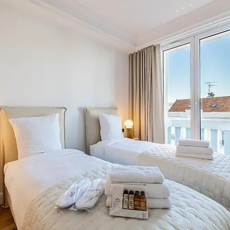 1974 - Luxurious 3 Bedrooms - Sea View & Parking