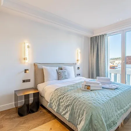 1974 - Luxurious 3 Bedrooms - Sea View & Parking Apartman