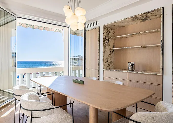 1974 - Luxurious 3 Bedrooms - Sea View & Parking Cannes
