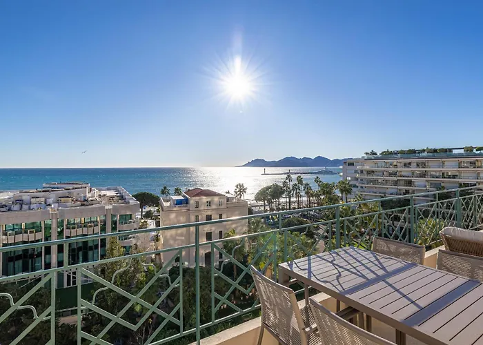 Lägenhet 1974 - Luxurious 3 Bedrooms - Sea View & Parking Cannes
