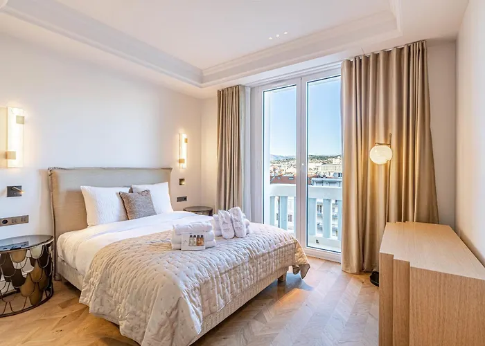 Lägenhet 1974 - Luxurious 3 Bedrooms - Sea View & Parking Cannes
