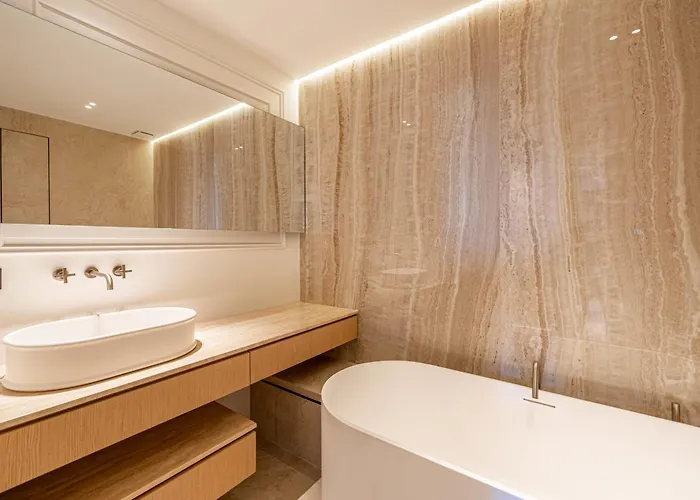 1974 - Luxurious 3 Bedrooms - Sea View & Parking Cannes