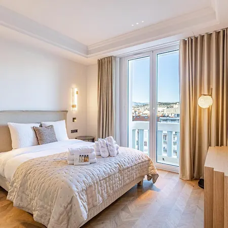 דירה 1974 - Luxurious 3 Bedrooms - Sea View & Parking קאן